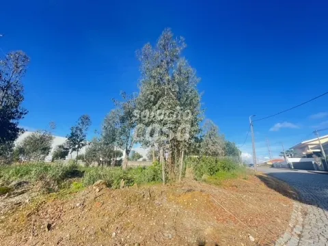 Terreno com 676m2, localizado próximo do Centro de Canelas!