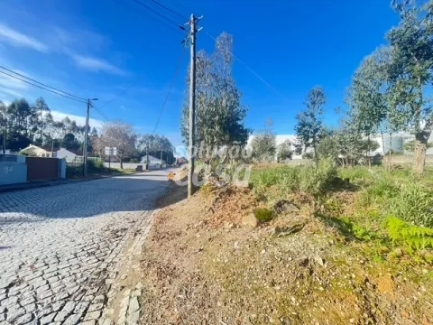 Terreno com 751m2, localizado próximo do Centro de Canelas!