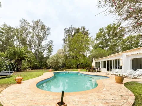 Villa in the center of Penina Golf Resort