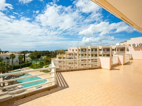 Exclusive 3 Bedroom Penthouse in the Estrela do Vau Development