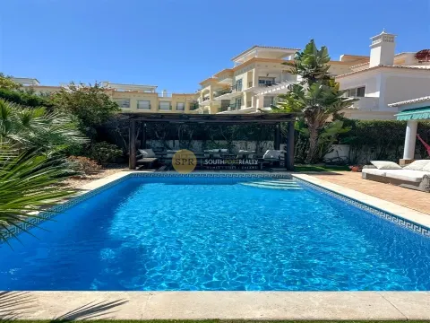 5 bedroom villa with pool and garden a few metres from Praia do Alemão - Alvor