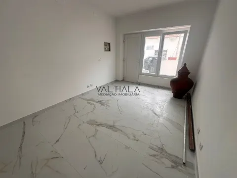 Moradia geminada T3 com vista para a Baía do Seixal – Amora