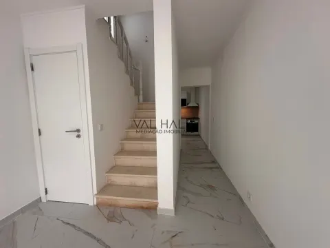 Moradia geminada T3 com vista para a Baía do Seixal – Amora