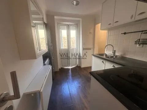 Apartamento T2 com Terraço e Vista Palácio da Ajuda
