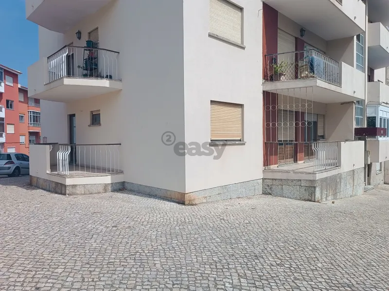 3 bedroom apartment, ground floor with 2 independent entrances, Fontainhas, Cascais