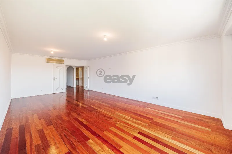 Appartement de 8 pièces à Odivelas