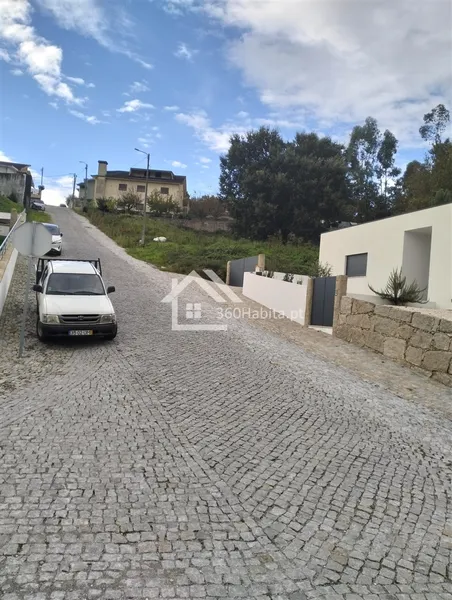 Land in Romariz, Meinedo Lousada