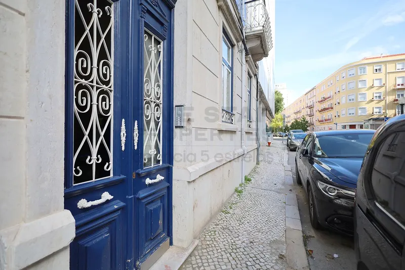 T4 Renovado - Charme Clássico - Varandas - Avenidas Novas