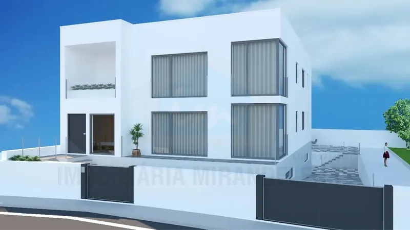 Moradia bi-familiar para venda com piscina em Mirandela