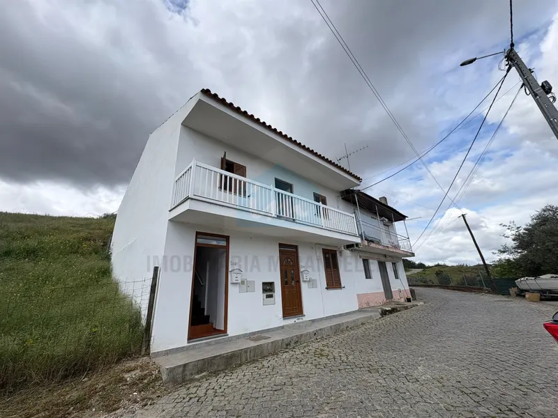 Imóvel remodelado composto por 2 apartamentos totalmente mobilados e equipados em Mirandela