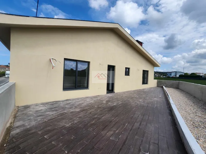 Apartamento T2 novo com terraço de 50m2, Vilar de Pinheiro