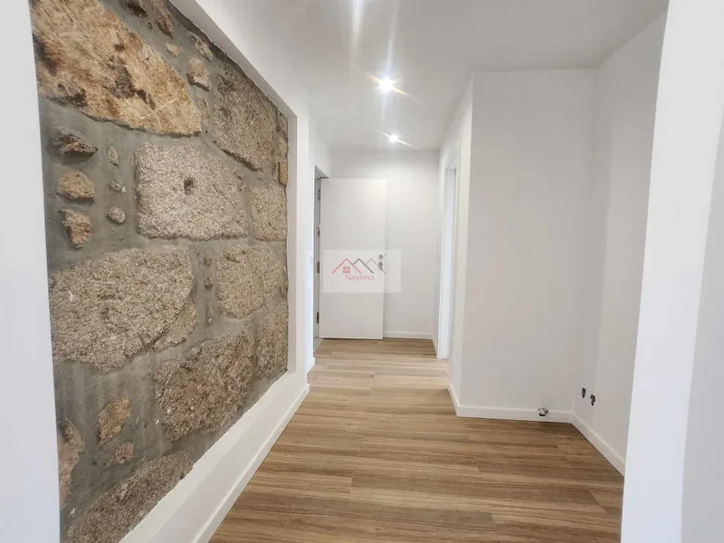 Apartamento T2 novo com terraço de 50m2, Vilar de Pinheiro