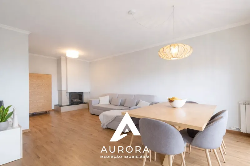 Apartamento T2 no 1.º Andar | Garagem | Varandas | A 5 Minutos de Espinho