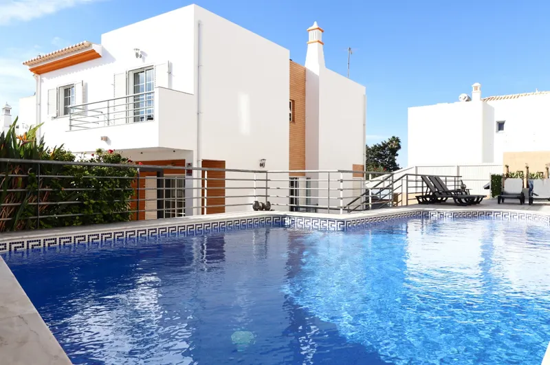 Moradia V3+1 Com Piscina e Garagem