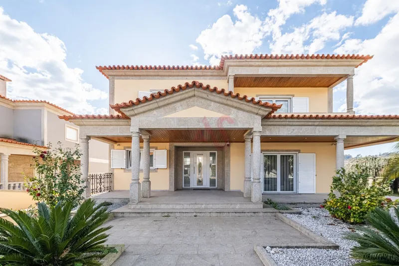 House T4 in Recezinhos (S. Mamede), Penafiel