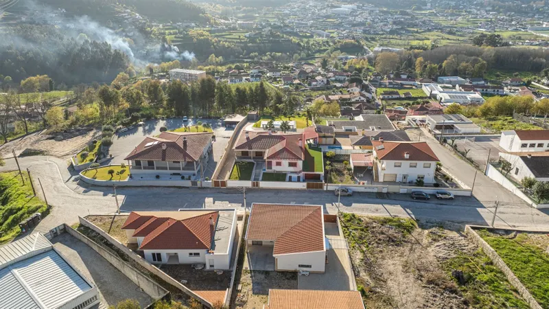 Luxuriöse Villa mit 3 Schlafzimmern und beheiztem Pool in Santa Eulália, Vizela