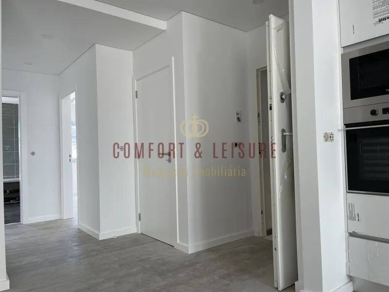 Apartamento T2 NOVO com garagem em box na Ramada