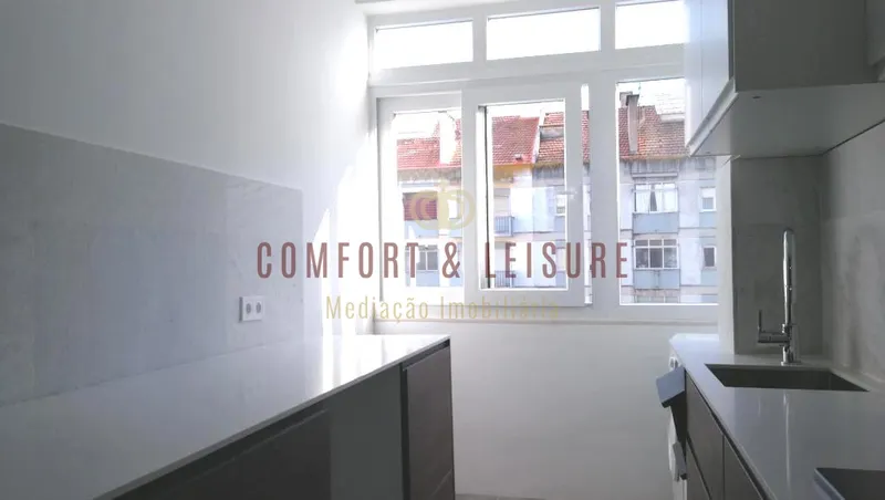 Fully renovated 2 bedroom apartment ready to move in