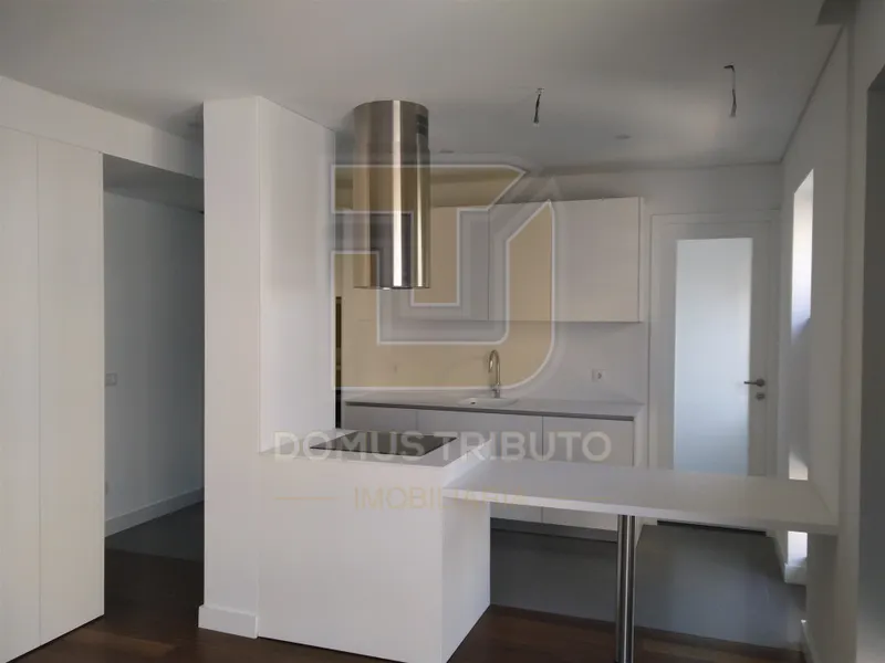 Apartamento T4 Totalmente,  Remodelado à Rotunda da Boavista, Porto