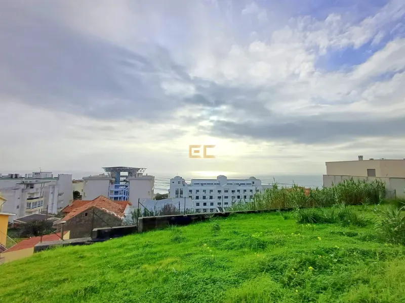 Grundstück zum Verkauf in Buarcos, mit Meerblick!