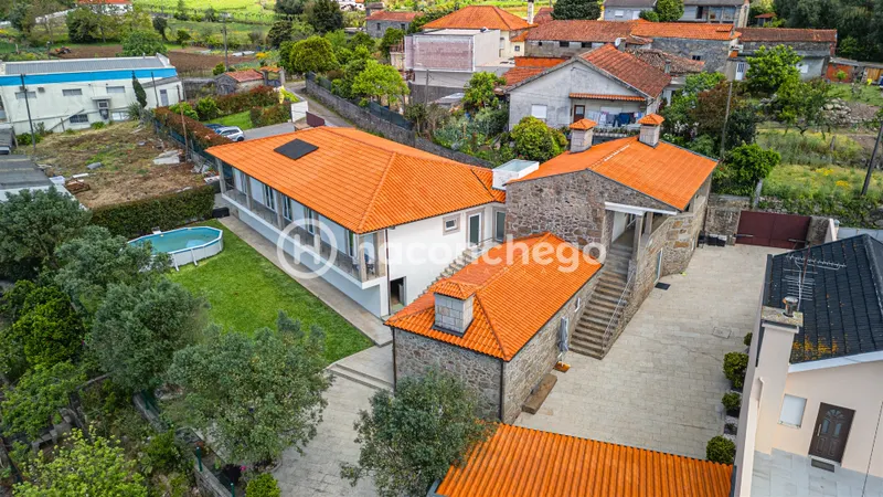 Moradia individual com piscina em Mariz Barcelos