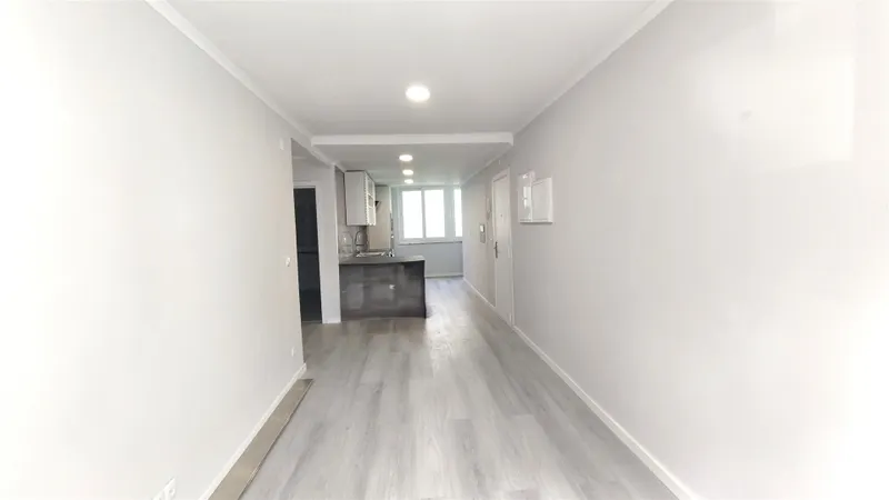 Apartamento T2 Totalmente Remodelado - Benfica/Colombo