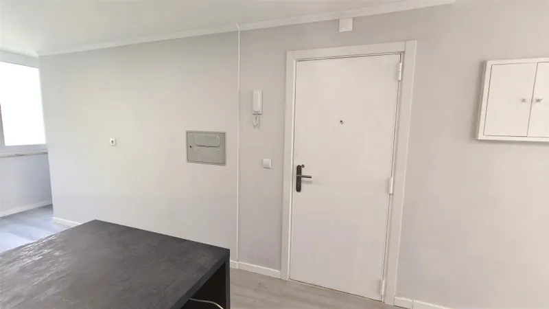 Apartamento T2 Totalmente Remodelado - Benfica/Colombo