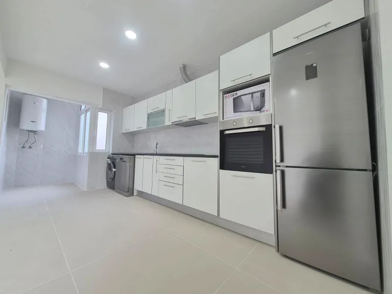 Apartamento T2 Totalmente remodelado, Sala e Cozinha em openspace Laranjeiro/Almada