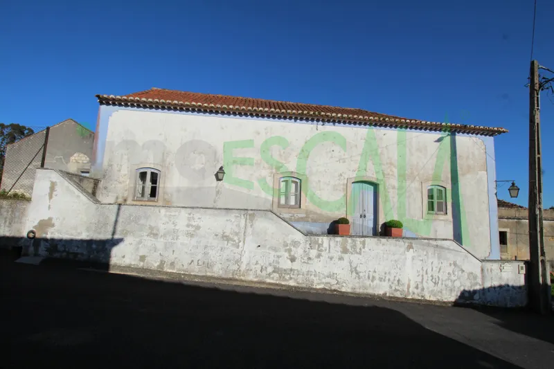 Moradia T5 com Piscina e Jardim