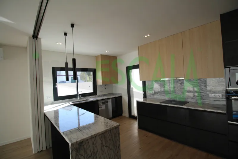 Moradia T4 de Luxo com Piscina