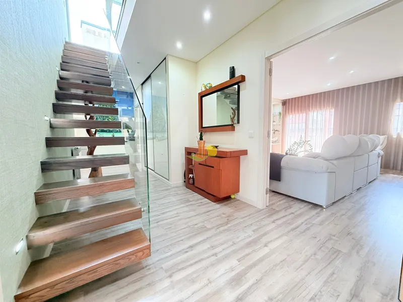 T4+1 Dúplex con Garaje Doble