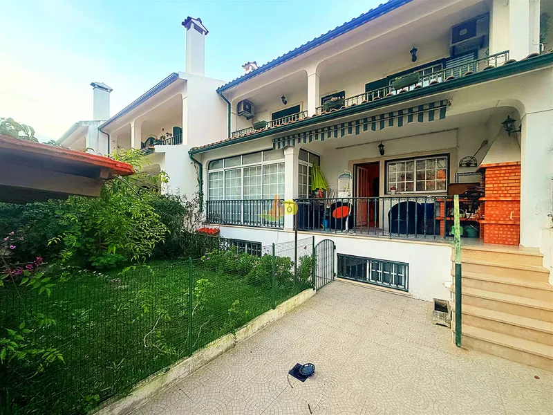 Twee onder één kap 3 kamerwoning