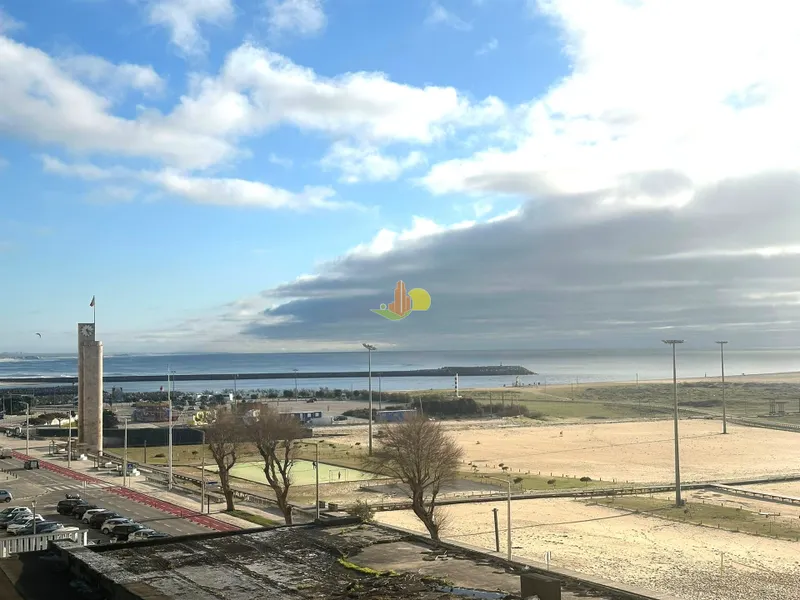 Twee-kamerappartement aan de Avenida! Uitzicht op zee!