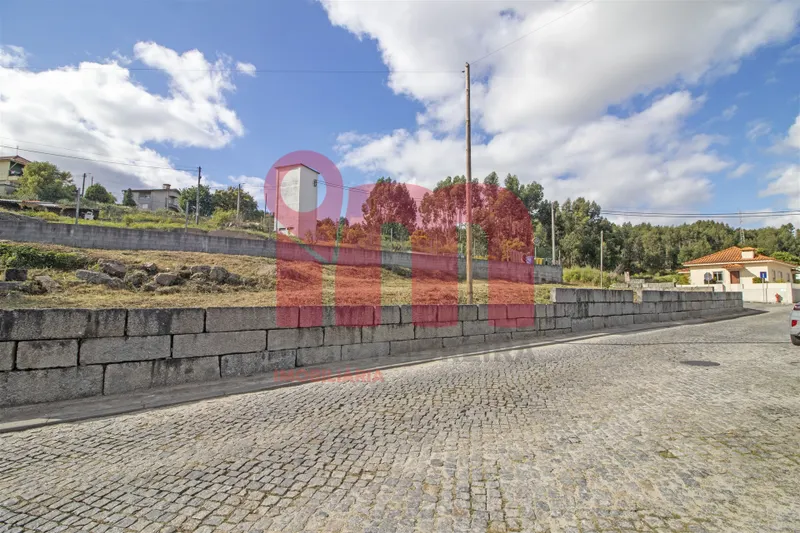 TERRENO NO CENTRO DE VILA DAS AVES