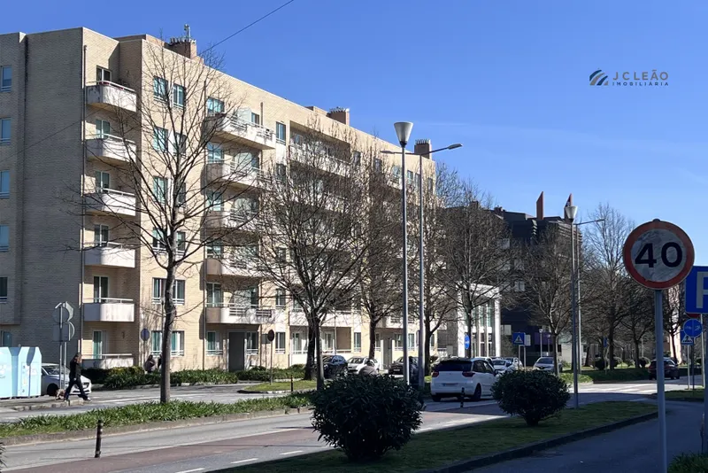 Apartamento T2 em Valongo com 3 Frentes e 2 Varandas