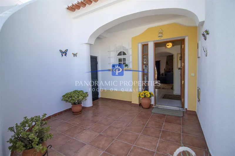 Elegant and well-appointed three bedroom townhouse with sea and golf views in Carvoeiro.