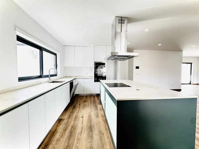Maison neuve T4 à louer à Arada, Ovar | Avec jardin et garage