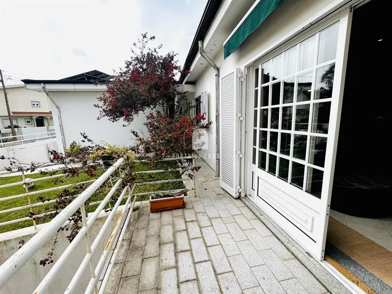 Maison dans village 3 Chambre(s)