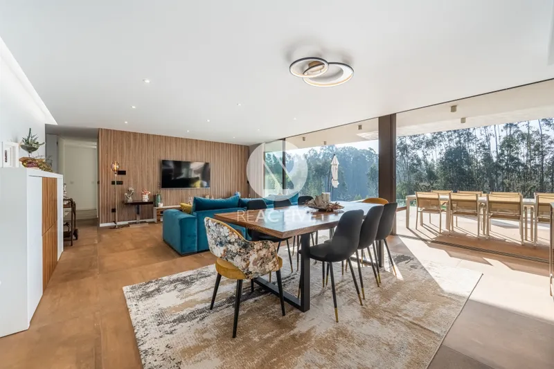 4-Bedroom Single-Storey Villa with Infinity Pool, Pine Forest Views and 1,620 sqm Plot – Avanca