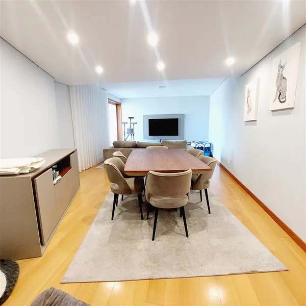 Apartamento T2  próximo Metyis e Hospital Fernando Pessoa.