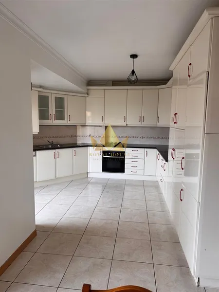 T5 Duplex Versátil (2 Entradas Independentes) na Gândara dos Olivais, Leiria