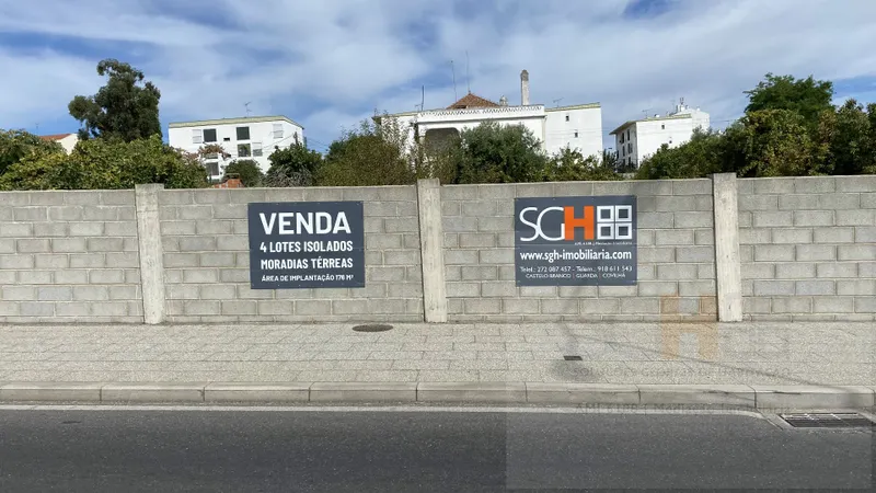 Lote Urbano -  176 m2 implantação