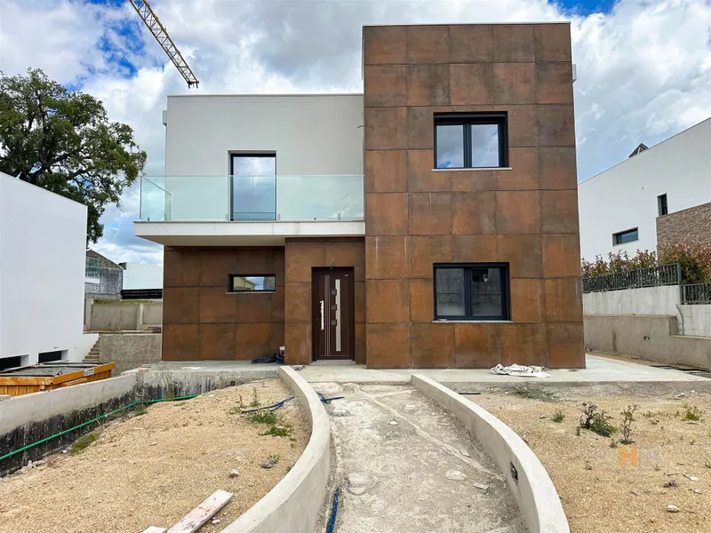 Moradia T4+2 com Piscina