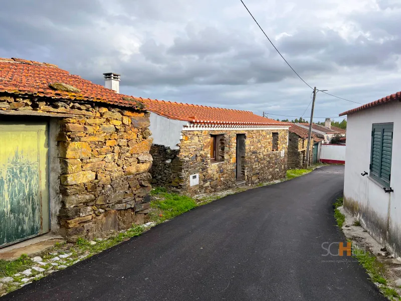 Sale Restored schist house, Junceira