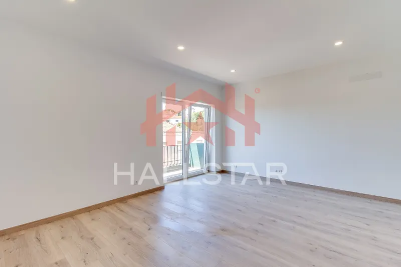 Apartamento T3 / Totalmente Remodelado / Marrazes