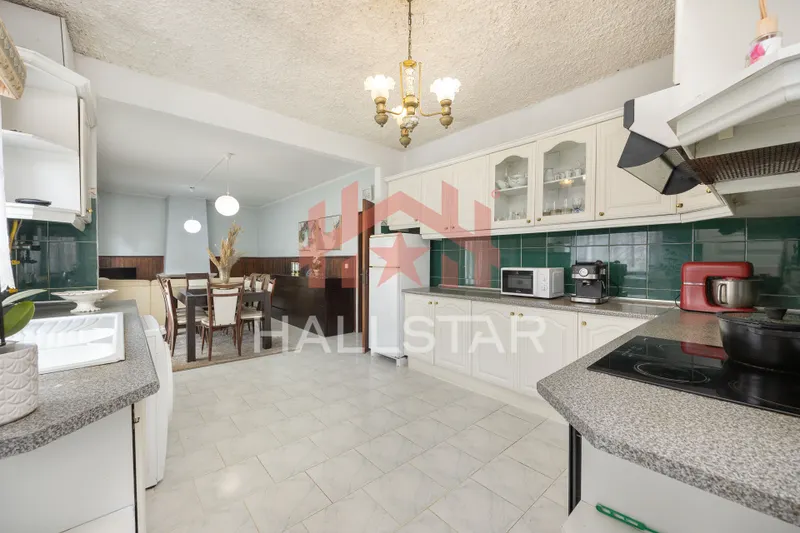 Moradia T3 / Área Total 2.660m2 / Colmeias