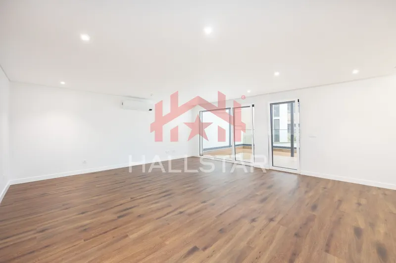 Moradia T3 Nova / Garagem / Centro da Cidade de Leiria