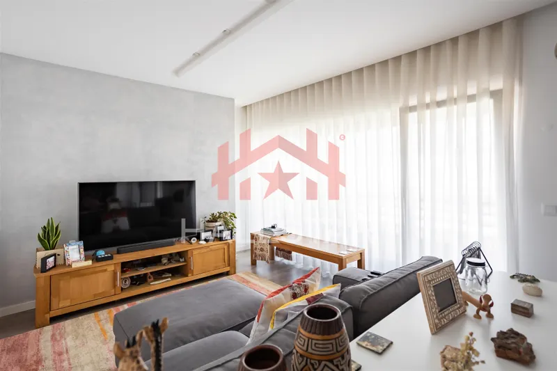Apartamento T2+1 Duplex / Urbanização de Santa Clara