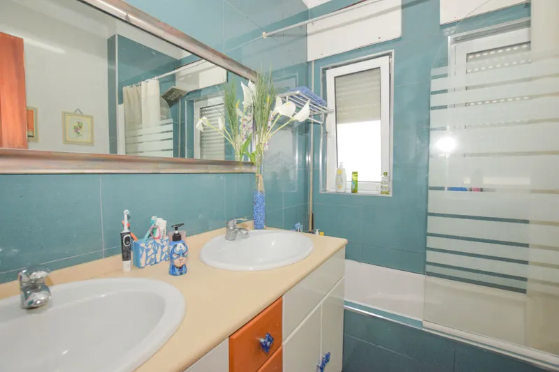 &#25176;&#38647;&#26031;&#35834;&#29926;&#26031;&#65288;Torres Novas&#65289;&#24102;&#36710;&#24211;&#30340; 3 &#21351;&#23460;&#20844;&#23507;