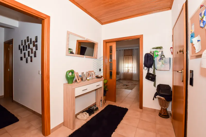 3-Bedroom Apartment with Garage and Storage - Torres Novas